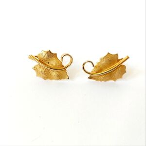 Gold Tone Leaf‎ & Vine Clip On Earrings Vintage